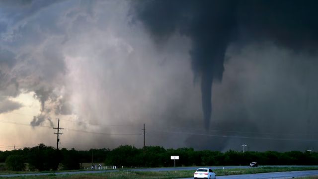 Severe Thunderstorms to Slam U.S. Midwest: Texas Panhandle, Oklahoma, Kansas, and Four Corners Region Brace for Impact