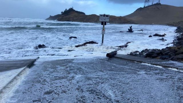 King Tides and Massive 28-Foot Waves Set to Hit Oregon Coast This Week