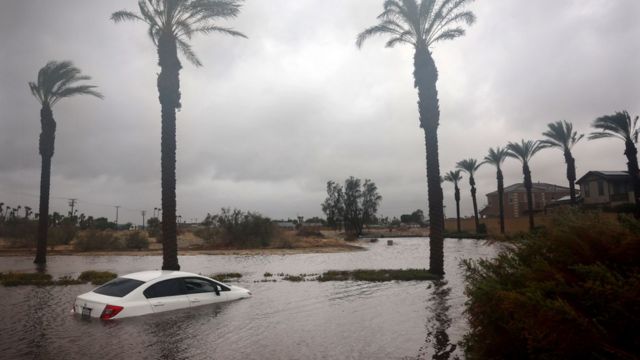 Powerful Storm Slams Southern Oregon and Northern California with Fierce Winds and Torrential Rainfall