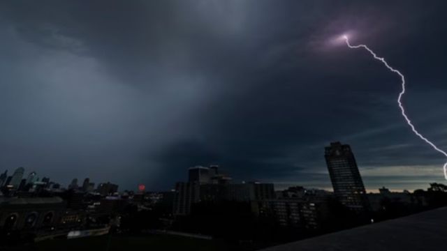 Powerful Storm System Set to Bring Heavy Snow and Severe Thunderstorms to Nebraska, Kansas, and Oklahoma