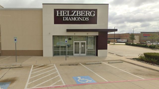 Teens Arrested for Jewelry Store Robbery at Fort Worth Mall Using Hammers, Police Report