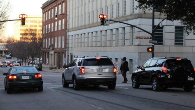 Ohio Drivers Face Strict Regulations on Right Turns at Red Lights