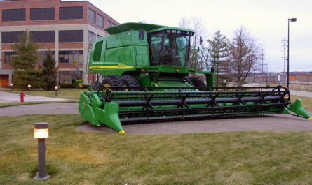 John Deere to Lay Off 238 Workers Across Three Midwest Factories