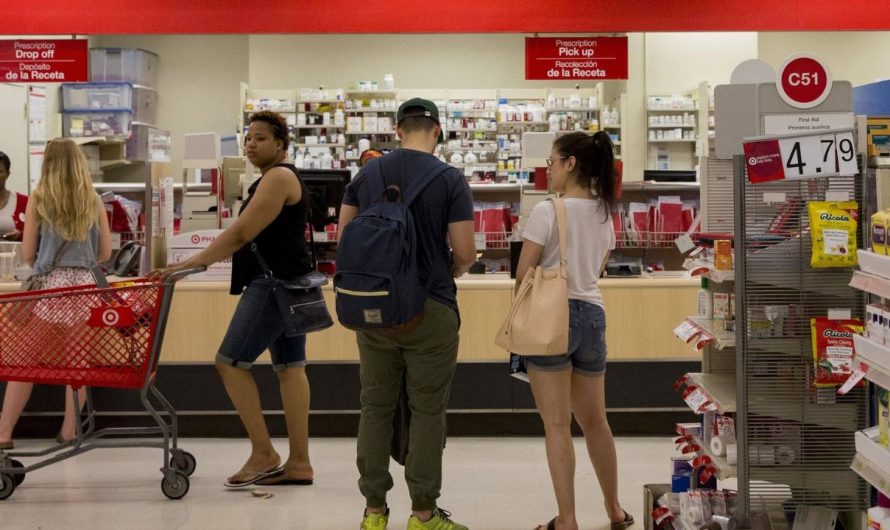 Retail Giants Roll Out Ban Effort to End Disposable Plastic Bags Use