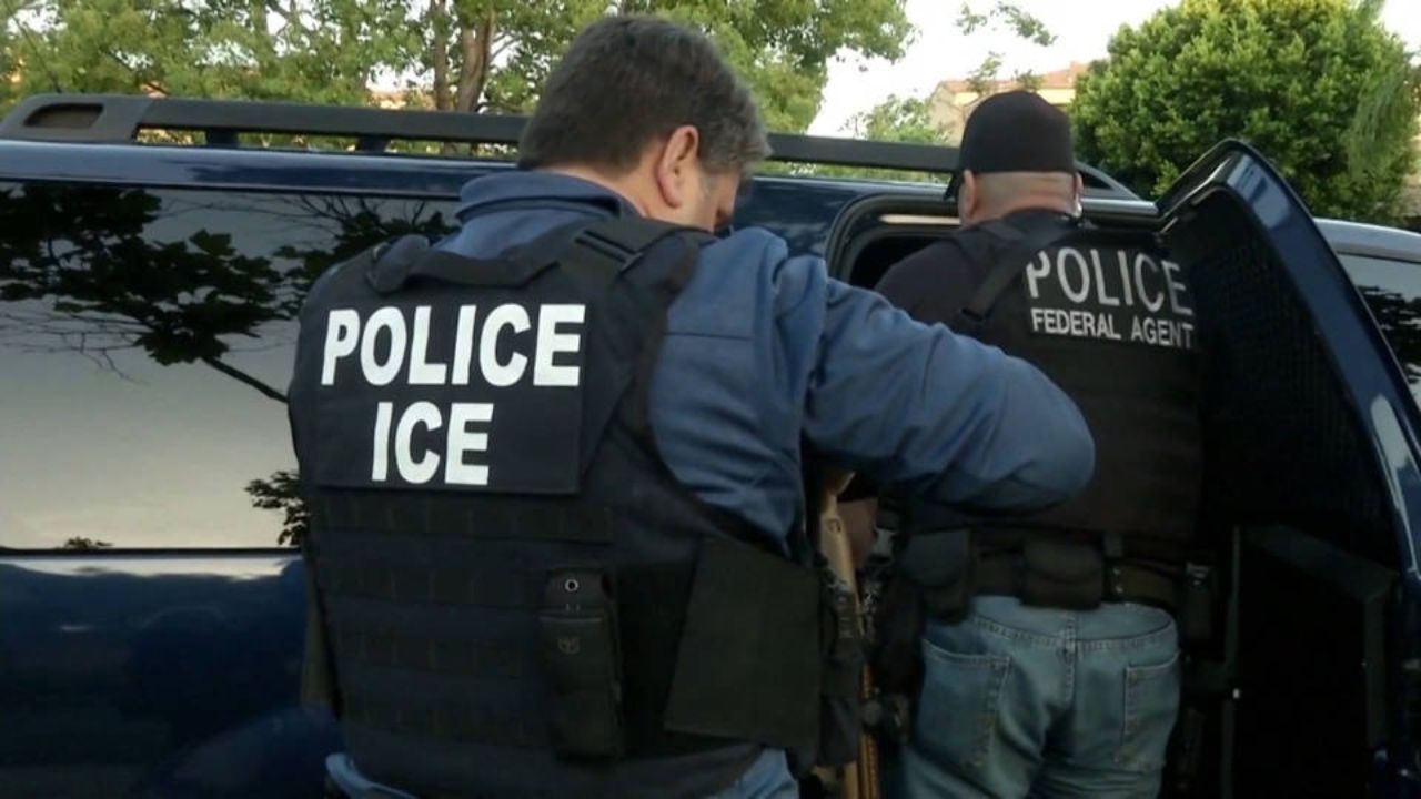Signing Bonus, Loan Forgiveness and Six-Figure Salaries Americans Flock to Join Beefed-Up ICE