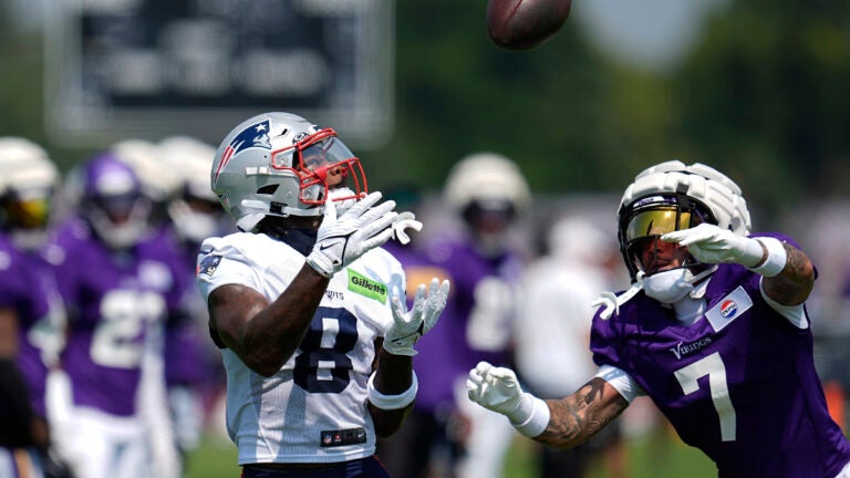 Patriots-Vikings joint practice prompts plenty of reunions and valuable tests, with no tussling