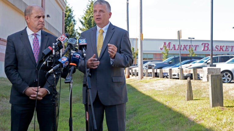 Market Basket seeks restraining order against fired execs, Demoulas allies