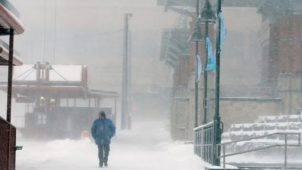 Chicago, Detroit, and Atlanta Brace for Early Winter as Arctic Blast Hits U.S. (1)