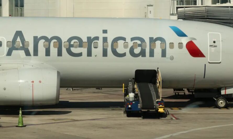 FAA Reports Flight from Orlando to Phoenix Makes Emergency Landing in Houston