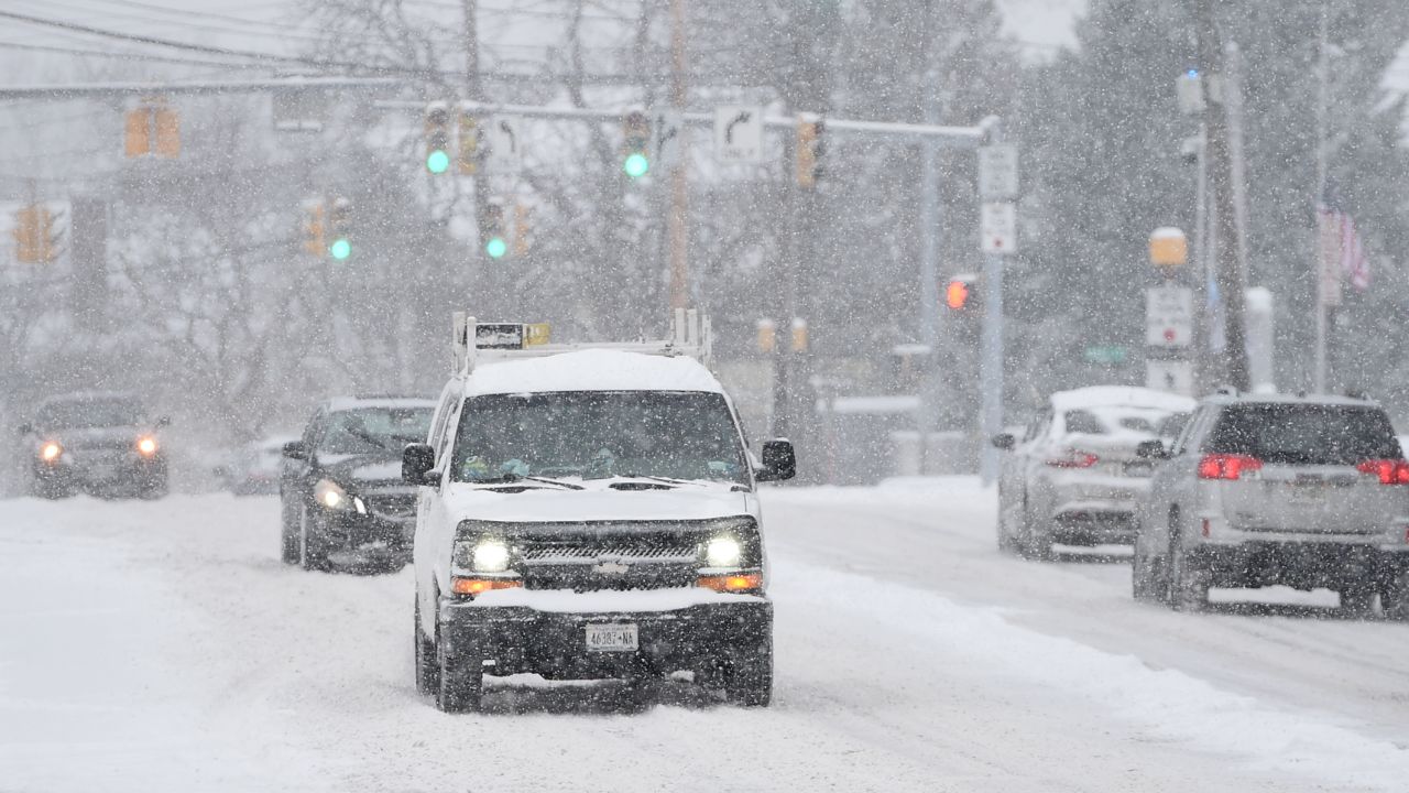 Lake-Effect Snowstorm to Slam Chicago with Up to 18 Inches and 30 MPH Gusts (1)