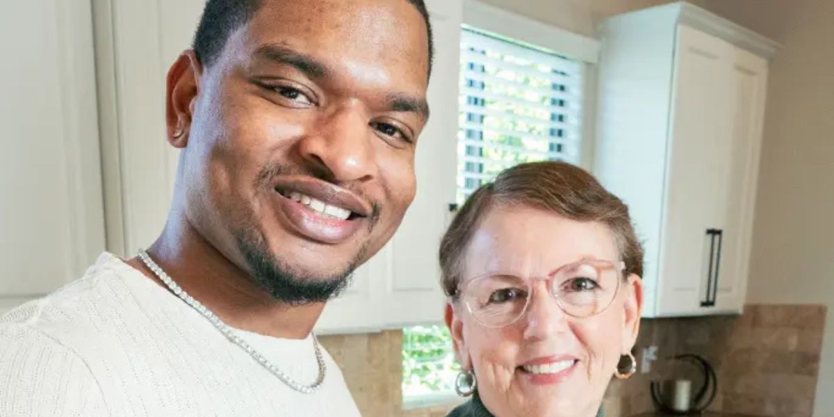 Mesa Woman Celebrates 10th Thanksgiving with Teen from Accidental Text (1)