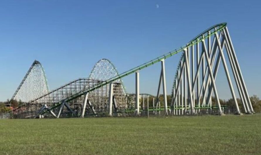 Missouri Couple Saves Young Girl after Roller Coaster Seatbelt Malfunction at Worlds of Fun