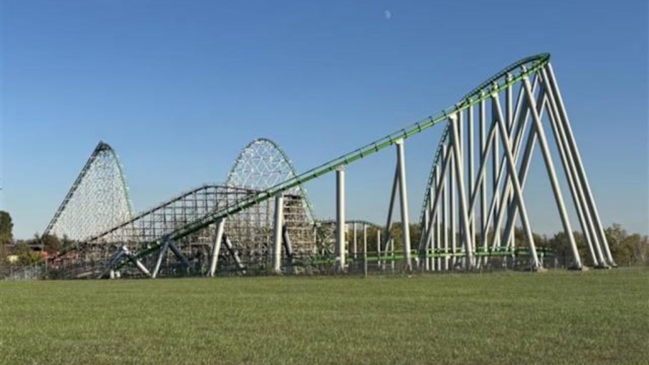 Missouri Couple Saves Young Girl after Roller Coaster Seatbelt Malfunction at Worlds of Fun