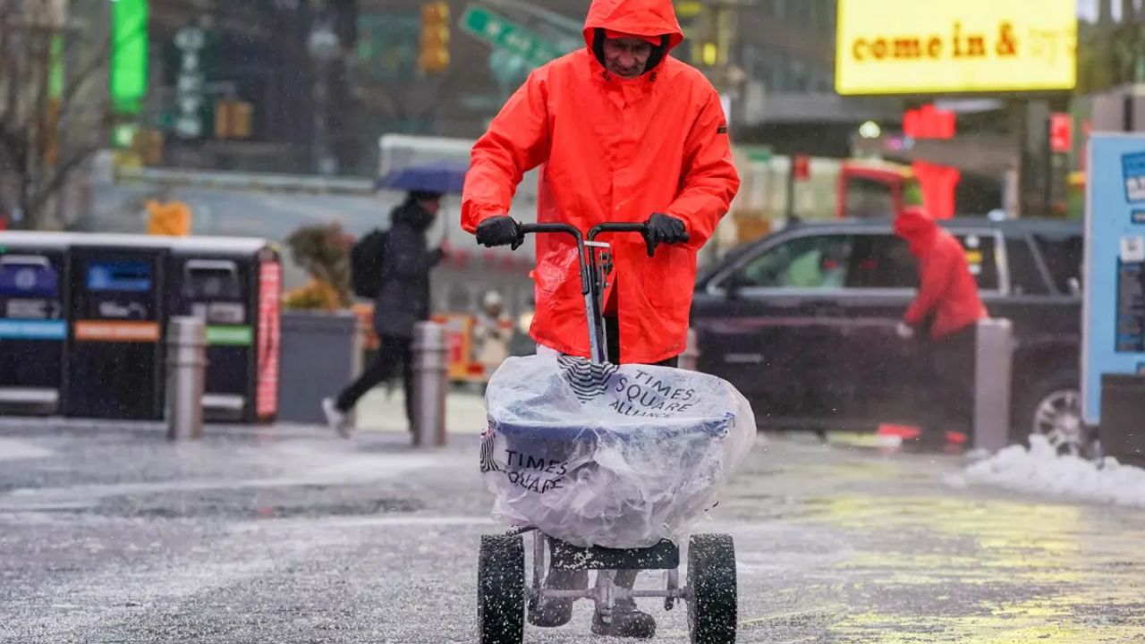 Polar Vortex Hits East Coast NYC Braces for Bone-Chilling Temperatures This Weekend (1)