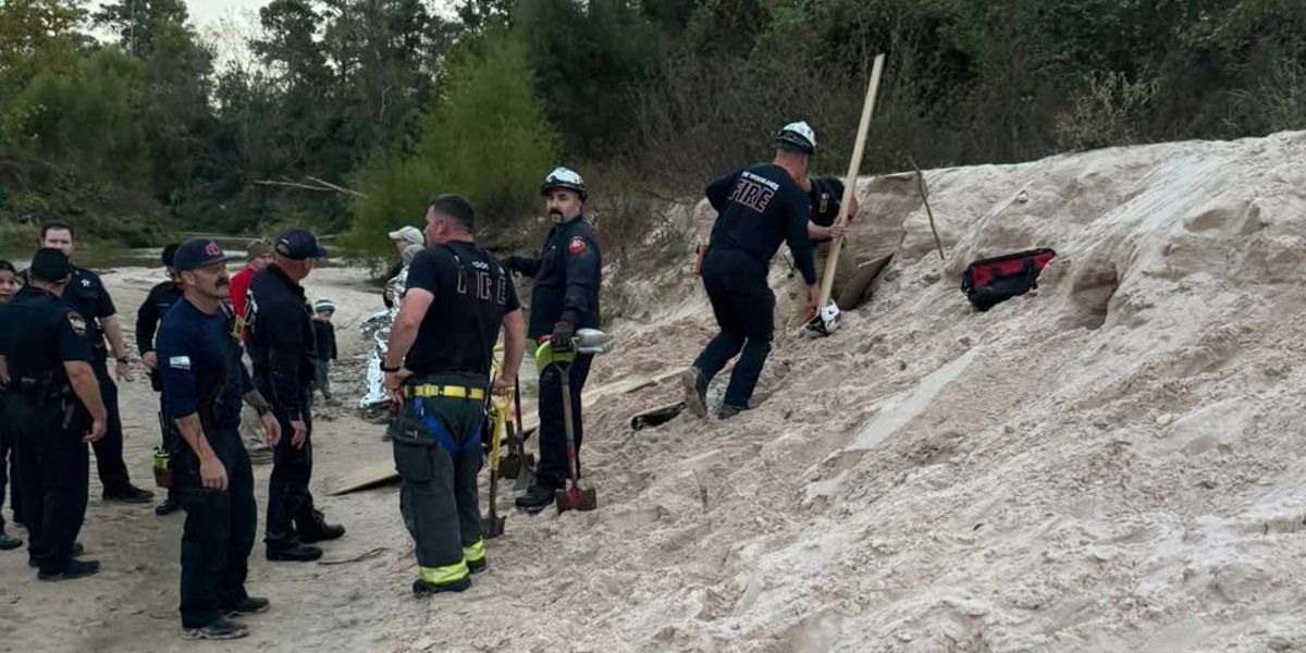 Texas Thanksgiving Outing Turns Frightening after 12-Year-Old Girl Becomes Buried in Sudden Sand Collapse