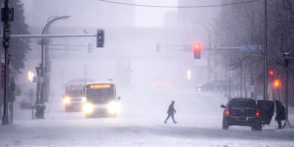 Thanksgiving Winter Storm Live Tracker, 2,000 Flights Delayed, Up To 3 ...
