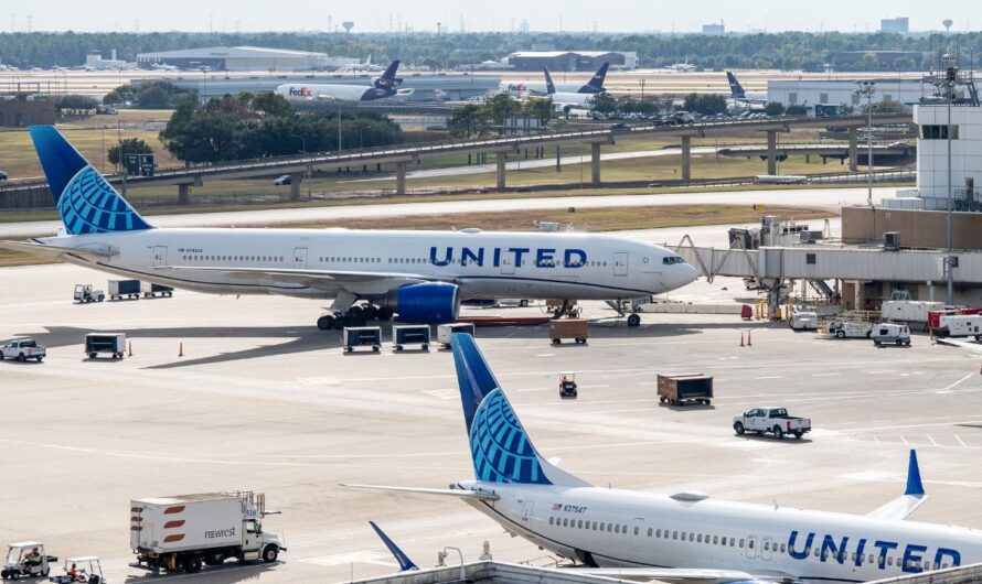 United Flight Makes Emergency Landing in St. Louis After Bomb Threat; Passenger Detained
