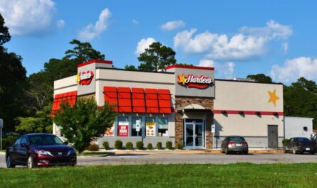 Another Major Fast-Food Chain Faces Steep Decline as Hardee’s and Carl’s Jr. Close Dozens of Locations Nationwide