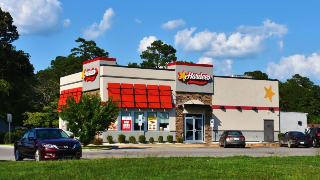 Another Major Fast-Food Chain Faces Steep Decline as Hardee’s and Carl’s Jr. Close Dozens of Locations Nationwide