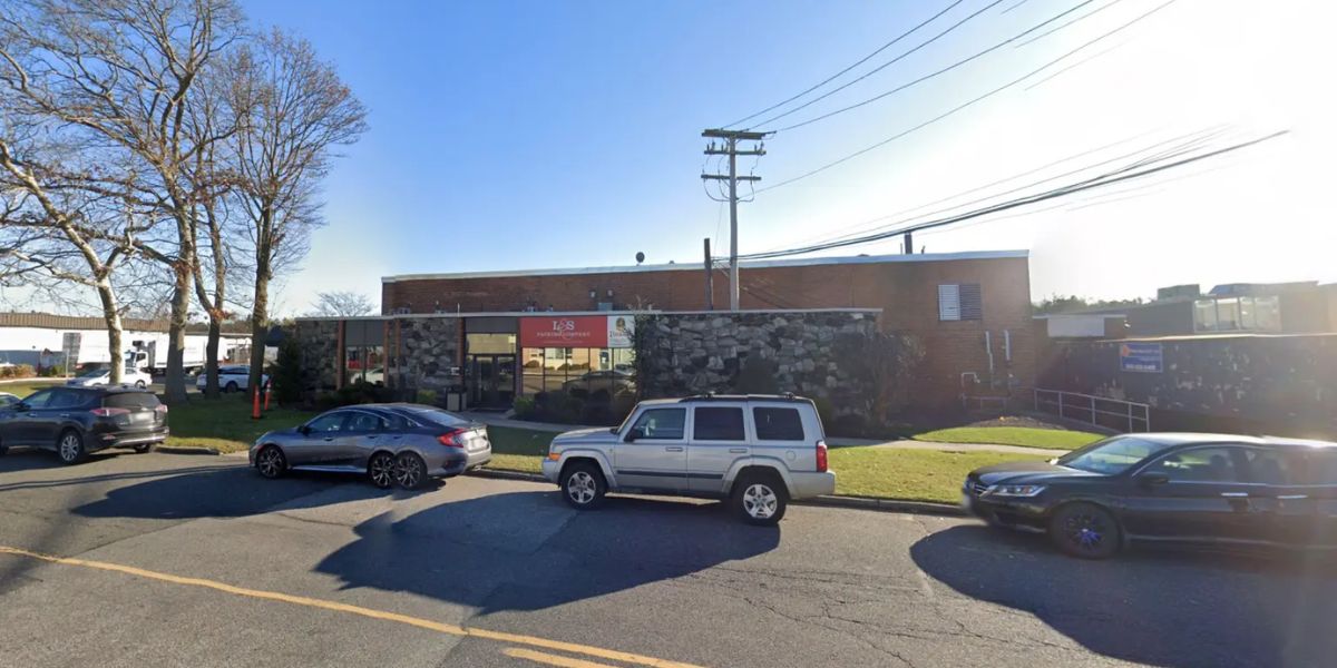 Long Island Worker Loses Three Fingertips in Freak Industrial Accident at Food-Packaging Plant