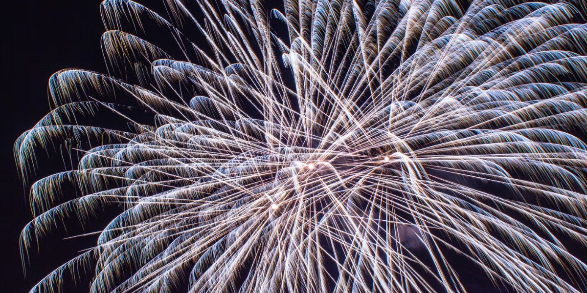 New Year Fireworks Des Moines 2025 Downtown Show Details, Viewing Areas, and Nearby Events