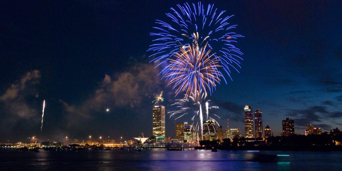 New Year Fireworks Milwaukee 2025 Downtown Show Details, Viewing Areas, and Nearby Events