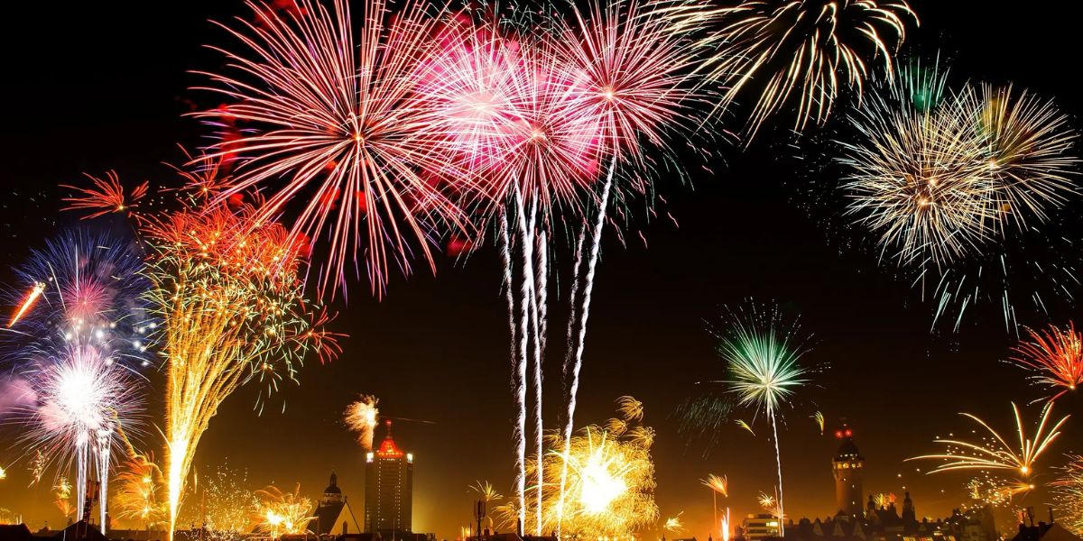 New Year’s Eve 2025 in Aurora Fireworks, Downtown Events & Family Fun