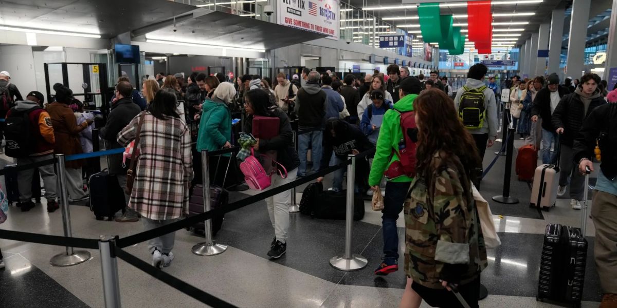 Thanksgiving Travel Chaos Winter Storm Causes Thousands of Flight Delays Across U.S.