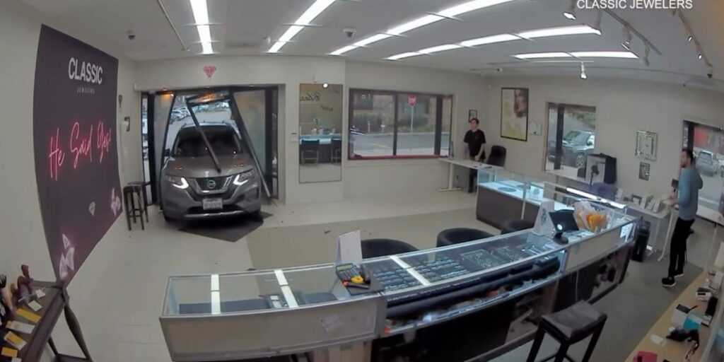 Eight Young Suspects Arrested After Jewelry Store Burglary Leads to Two ...