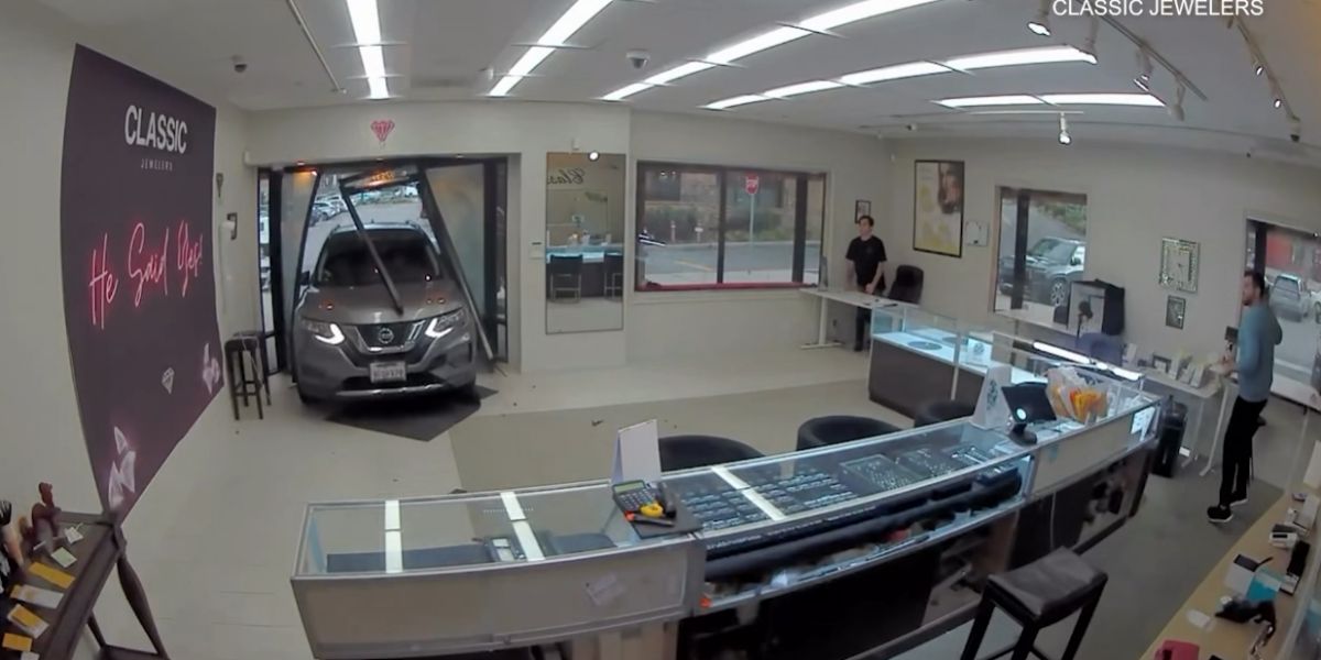 Eight Young Suspects Arrested After Jewelry Store Burglary Leads to Two Multi-Vehicle Crashes in Anaheim and Fullerton