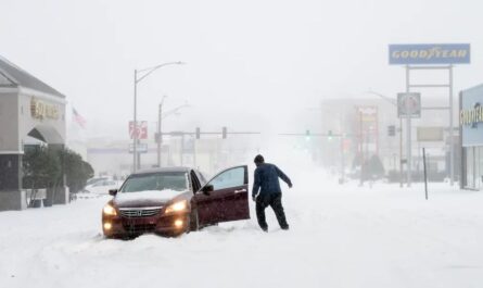 Historic Winter Storm Sweeps Across U.S., Bringing Snow, Ice, Power Outages, and Travel Chaos
