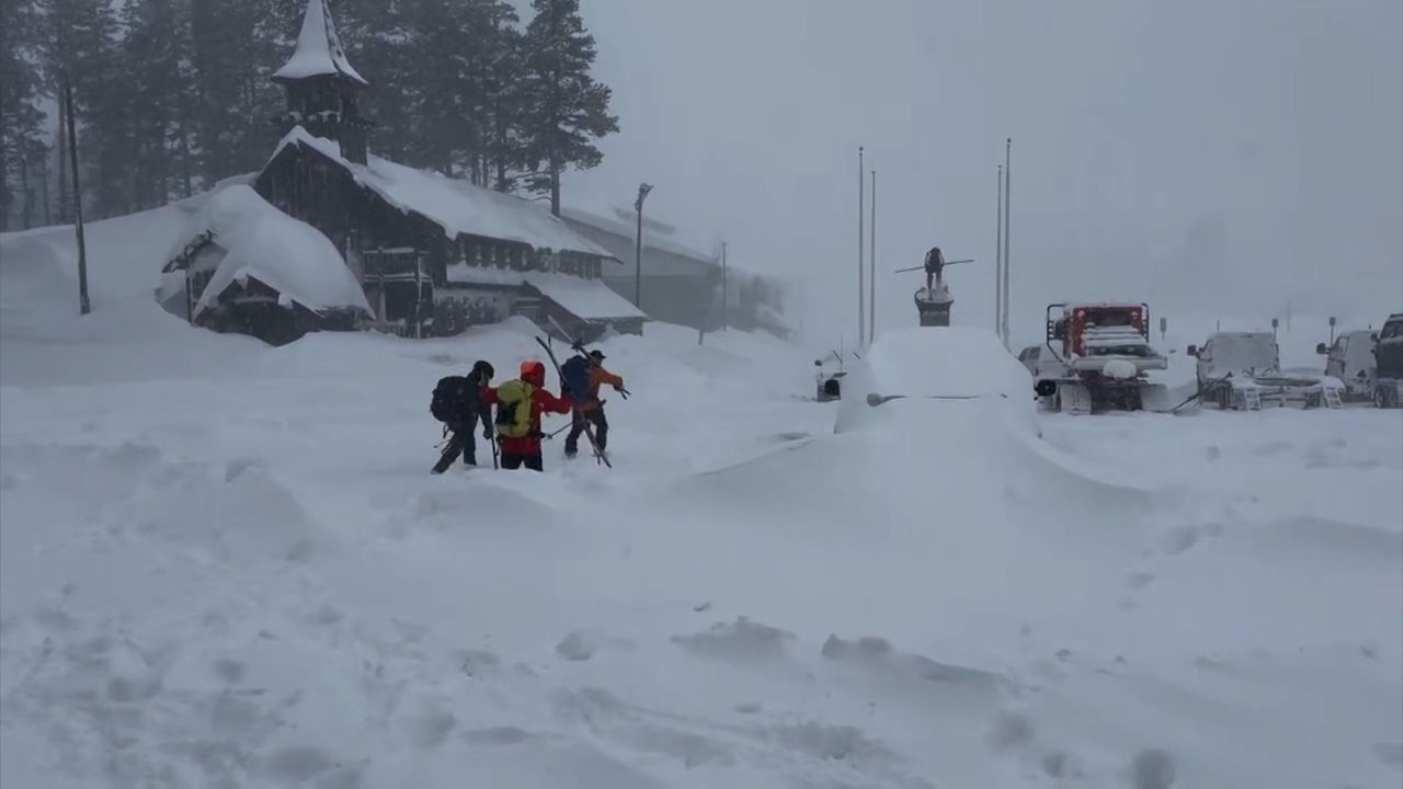 Avalanche Strikes Sierra Nevada, 9 Skiers Missing as Blizzard Hampers Rescue Efforts