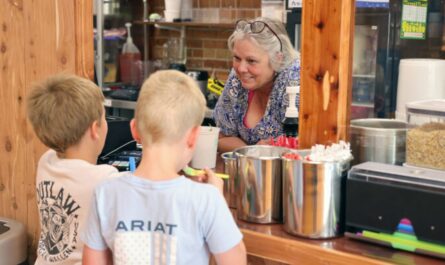 Barn Charm Market Returns McCook, Nebraska in 2026 With 90+ Vendors, Food, Drinks and Mini Photo Shoots