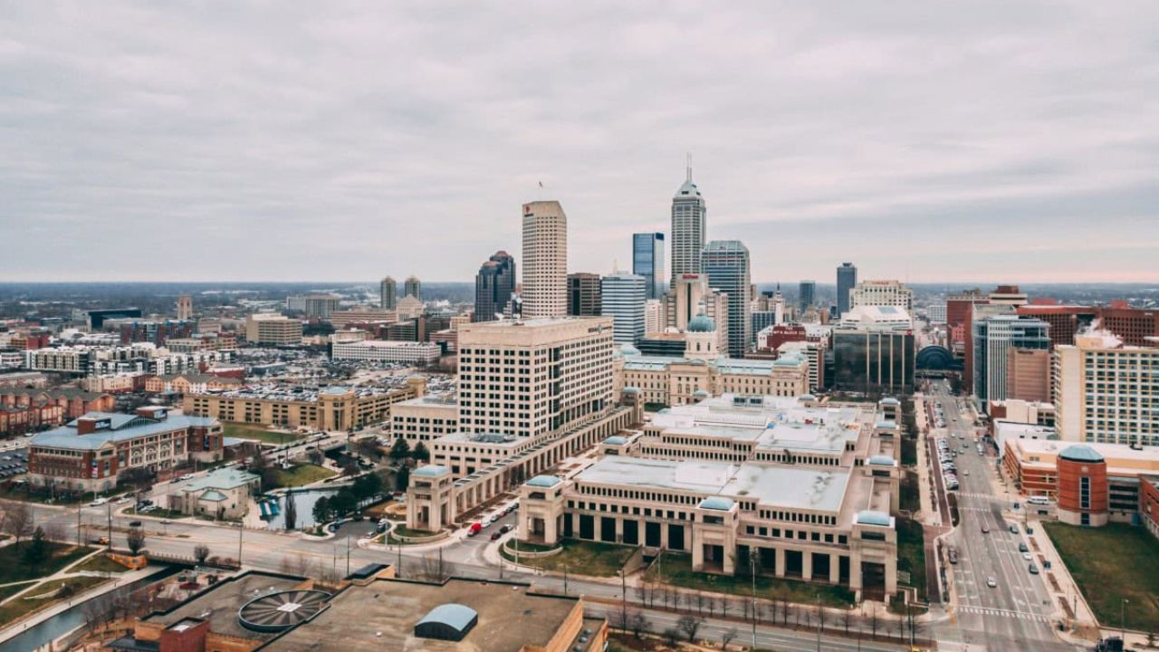 These Indiana Towns Have the Most Walkable Downtowns—And They’re Perfect for Exploring on Foot