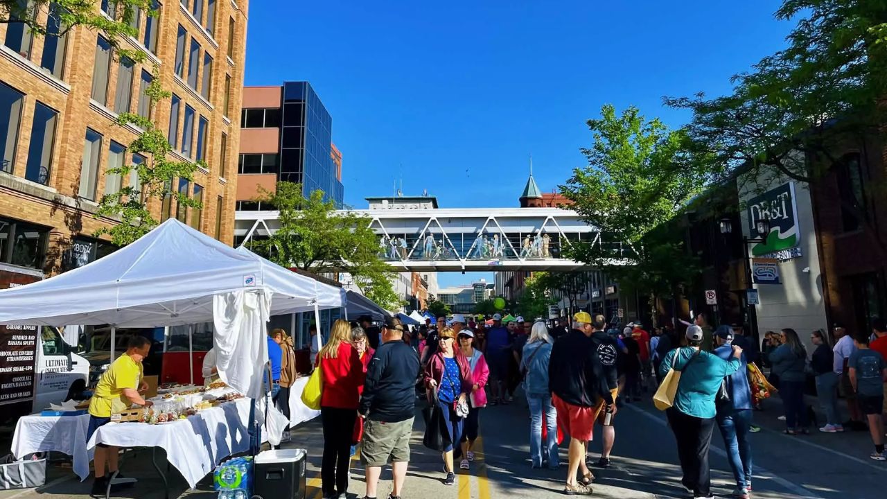 Cedar Rapids Summer Farmers Market 2026 in Cedar Rapids, IA Dates, 200+ Vendors, Fresh Produce, and What to Expect