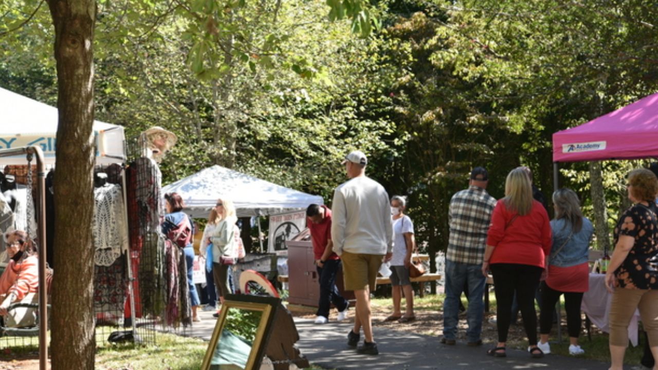 Alpine Village Arts and Craft Show 2026 in Helen, GA Dates, Venue, Arts and Crafts, Live Music, and Event Details