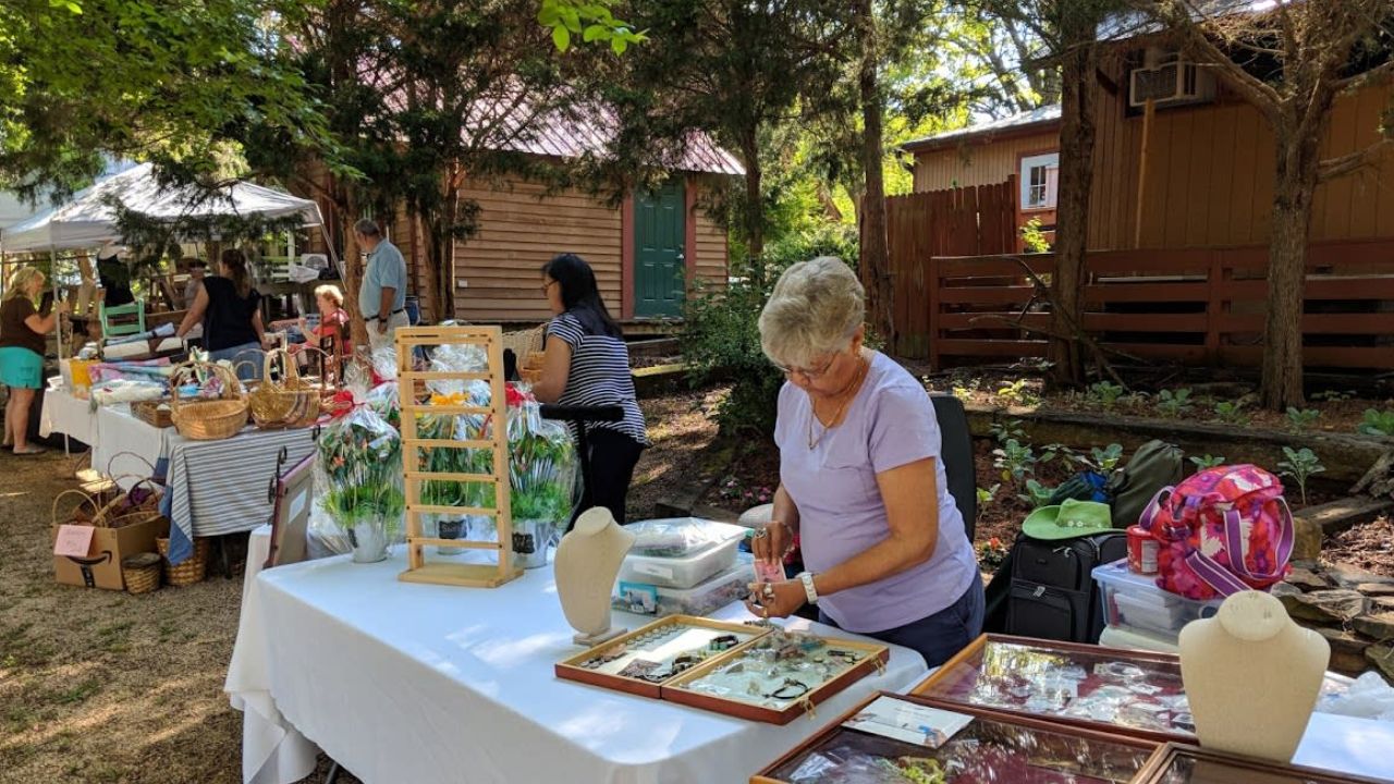 Gold Hill Fall Artisans and Growers Market 2026 in Gold Hill, OR Date, Location, Local Artisans, and Market Highlights