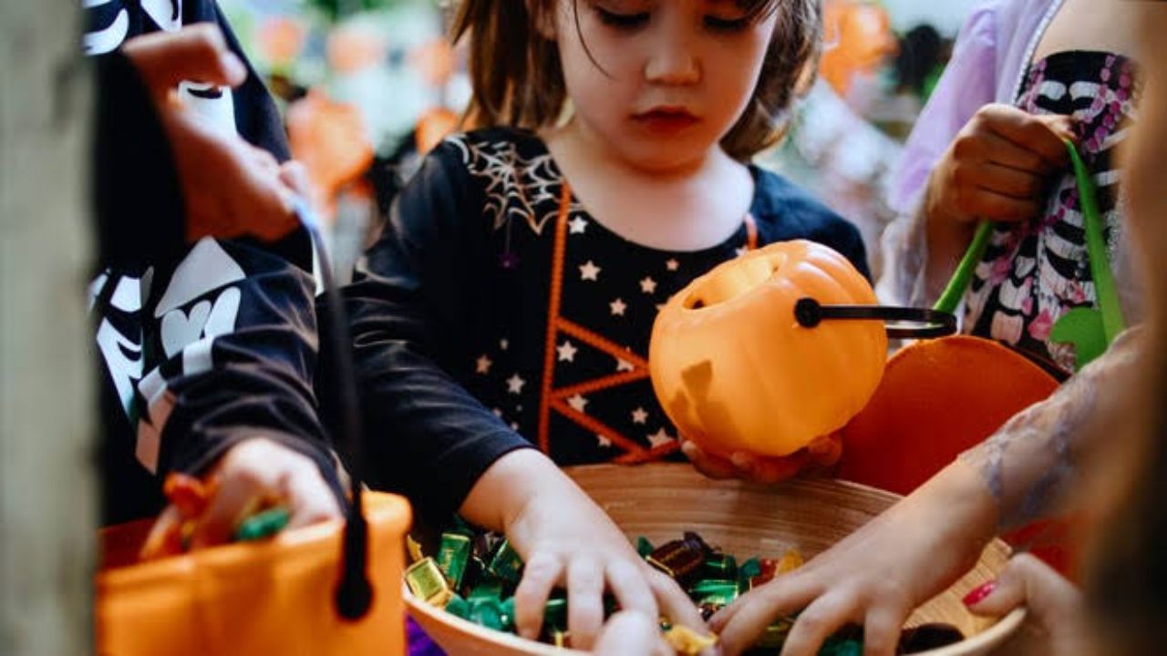 Dallas Trick-or-Treat Times 2026 Halloween Date, Hours and Local Events (1)