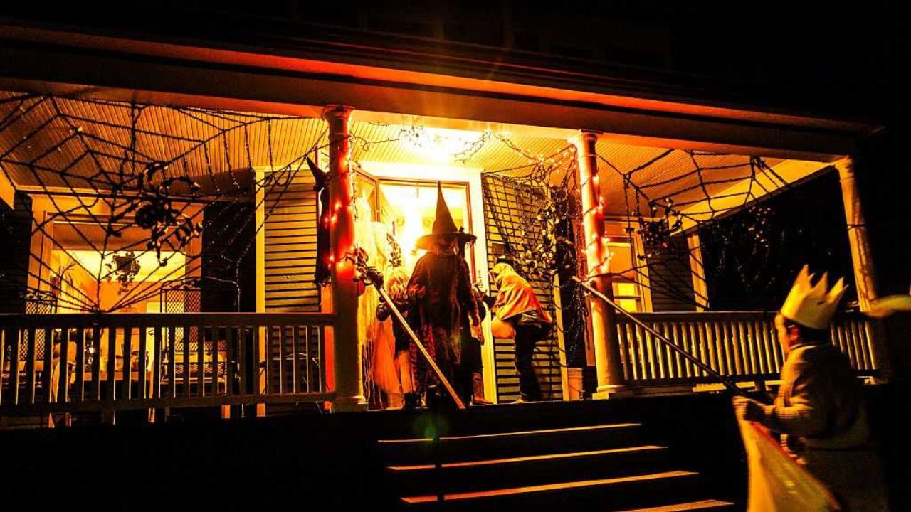 Halloween Events in Cedarburg, WI 2026 Date, Time, Pumpkin Walk, Ghost Tours and Trick-or-Treating
