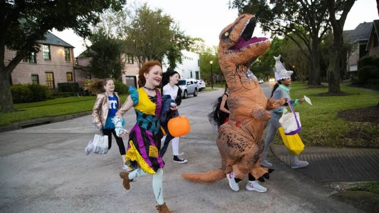Houston Trick-or-Treat Times 2026 Halloween Date, Hours and What to Know