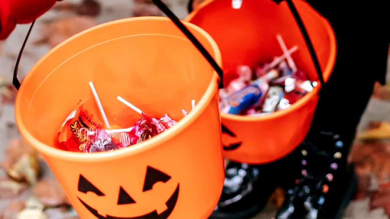 Lexington Trick-or-Treat Times 2026 Halloween Hours and Local Events