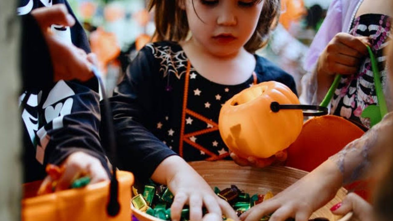 Los Angeles Trick-or-Treat Times 2026 Halloween Date, Hours and Local Events