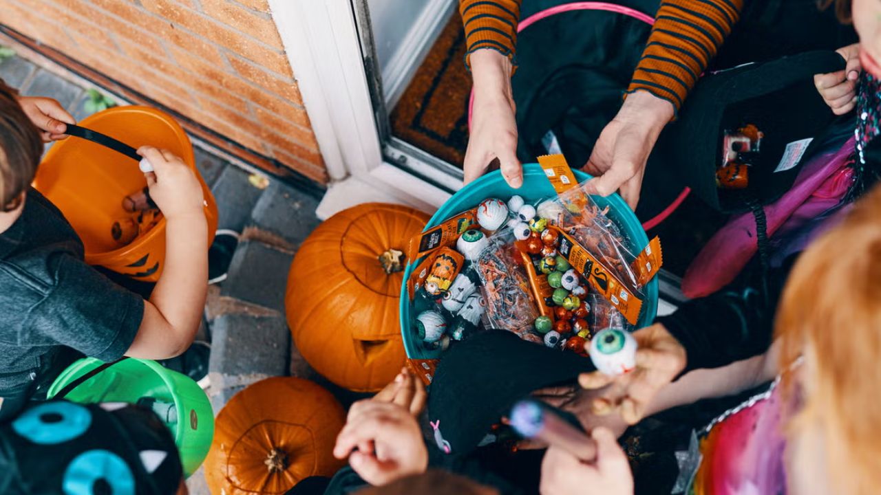 Phoenix Trick-or-Treat Times 2026 Halloween Date, Hours and What Parents Should Know