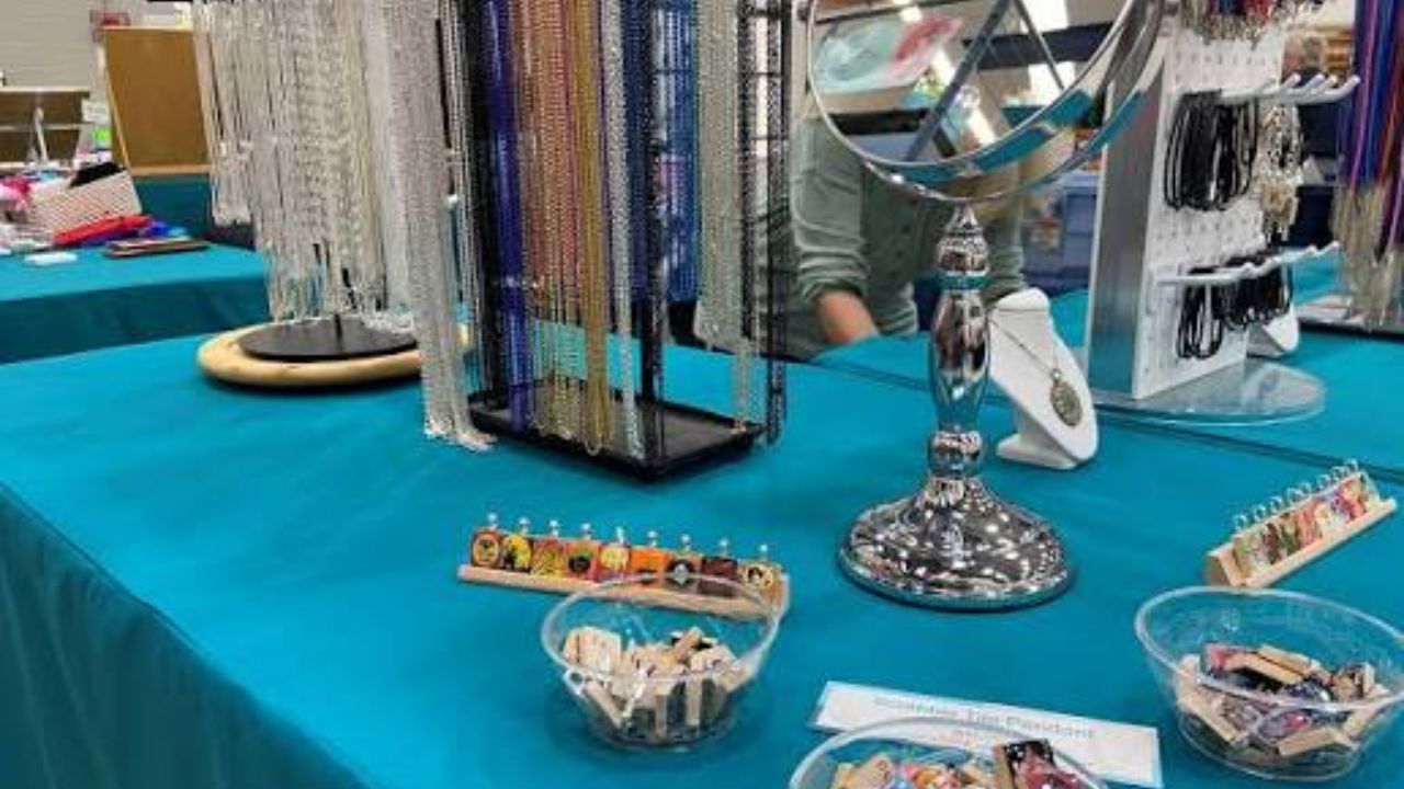 Shawnee Holiday Treasures Craft Festival 2026 in Shawnee, KS: Date, Venue, Shopping Highlights, and What to Expect